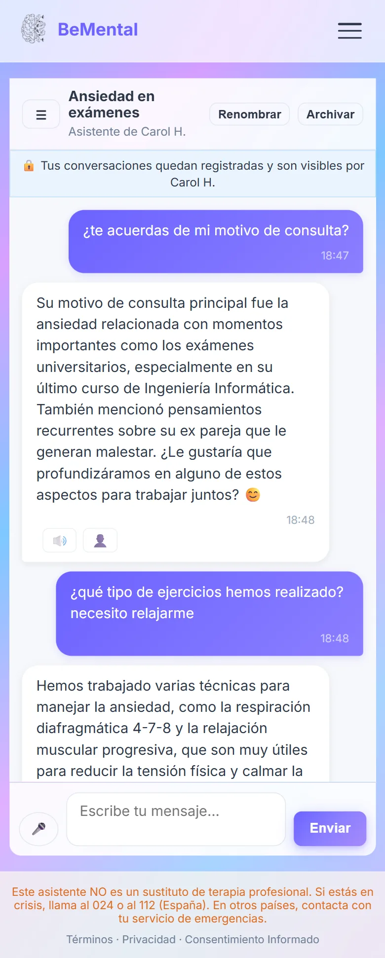Conversación de un paciente con el asistente IA en el móvil, mostrando el botón 'Pedir revisión humana' bajo las respuestas del asistente